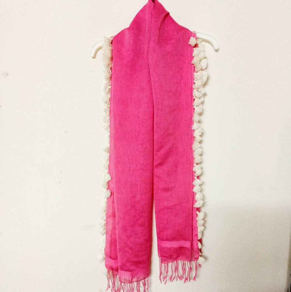 Long scarf with tassels